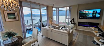 De Skye op Waterpanorama Kelowna Luxe Lake View Condo