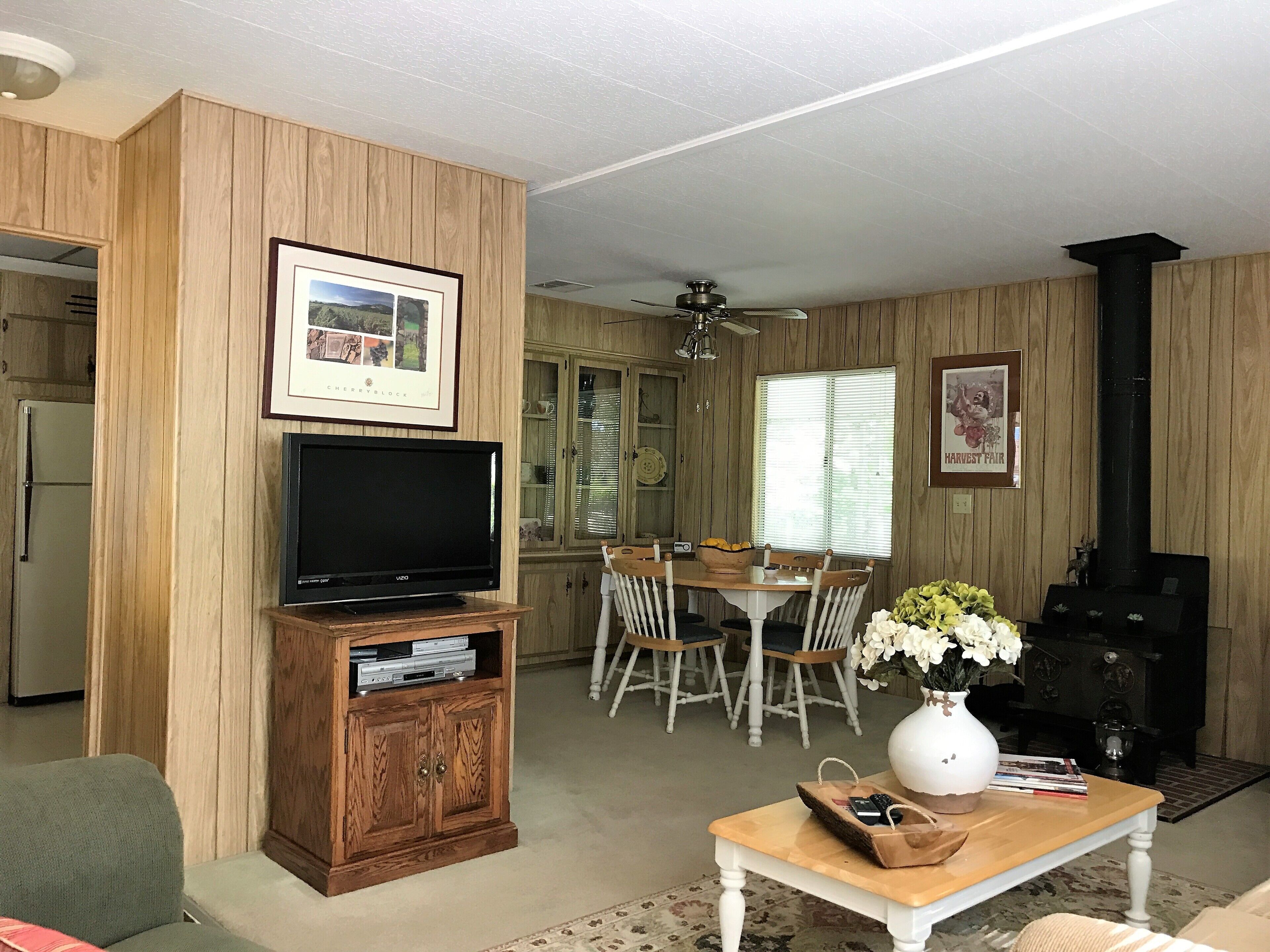 Secluded Cottage, With Vineyard View, Sleeps Six, Great Location!