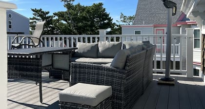 Engleside! Heart of Beach Haven One Block to the Beach!