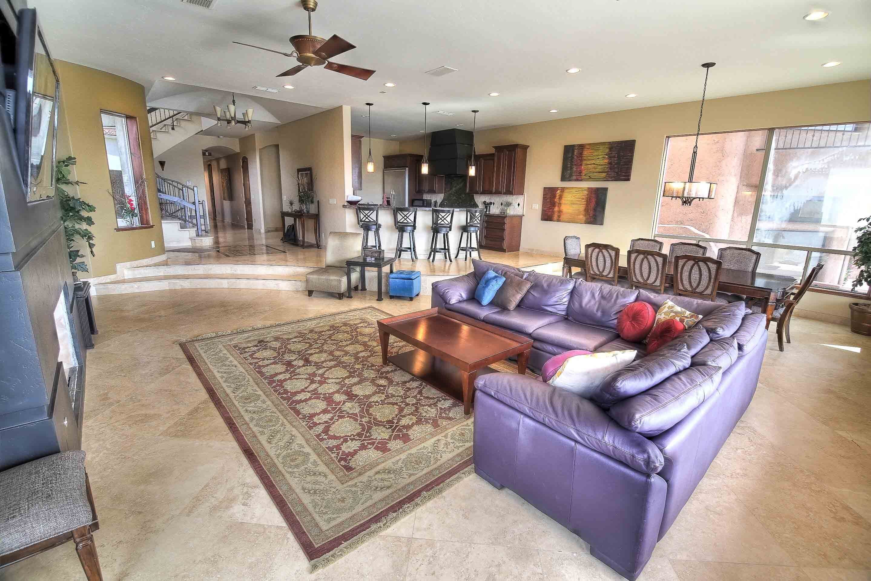 Riverfront waterfront Mansion, private Pool/Spa Scenic View on water