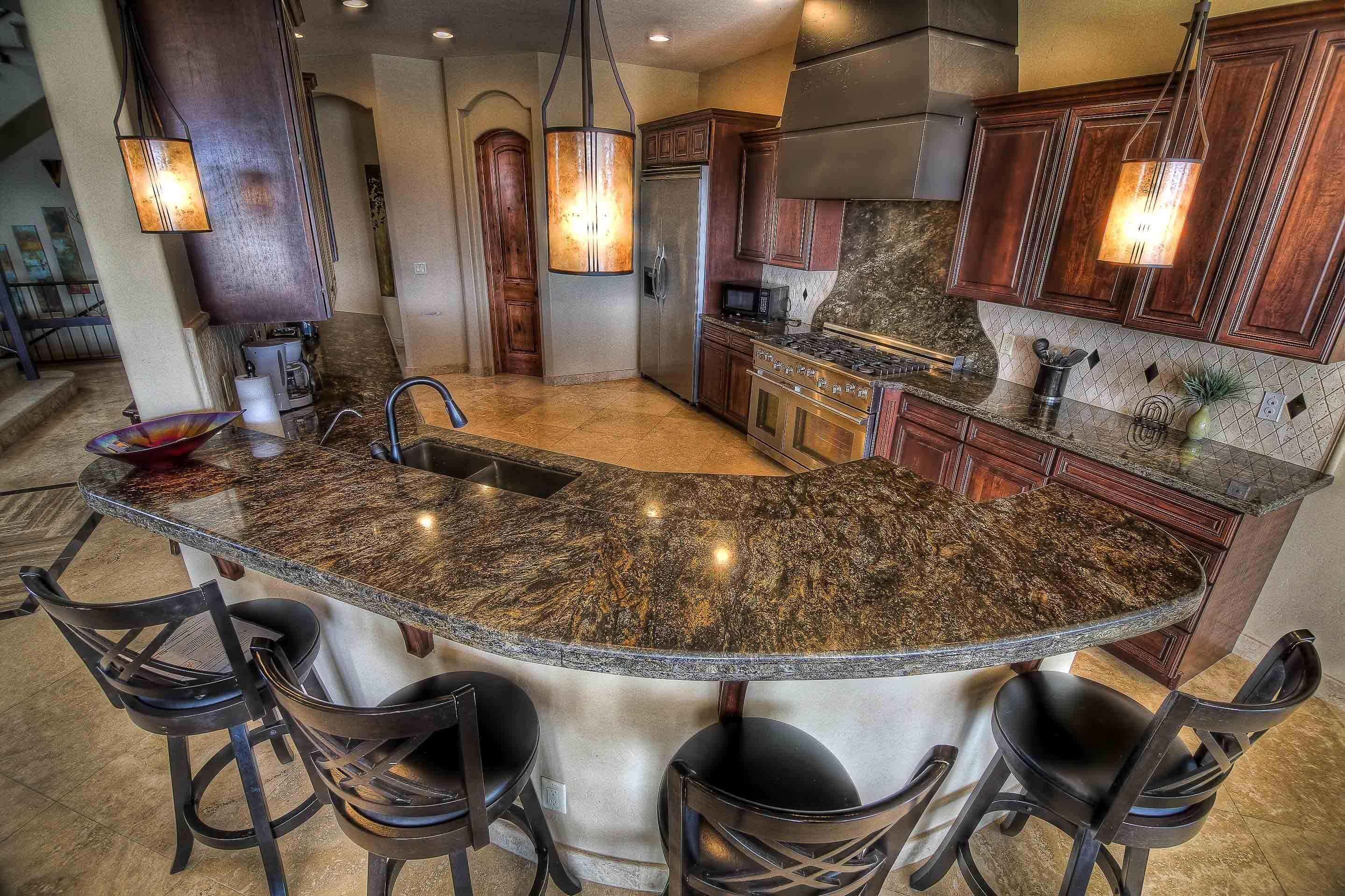 Riverfront waterfront Mansion, private Pool/Spa Scenic View on water