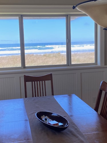 Beach Star - Classic, Elegant & Comfortable Beachfront Home!