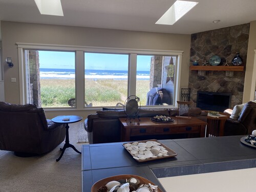 Beach Star - Classic, Elegant & Comfortable Beachfront Home!