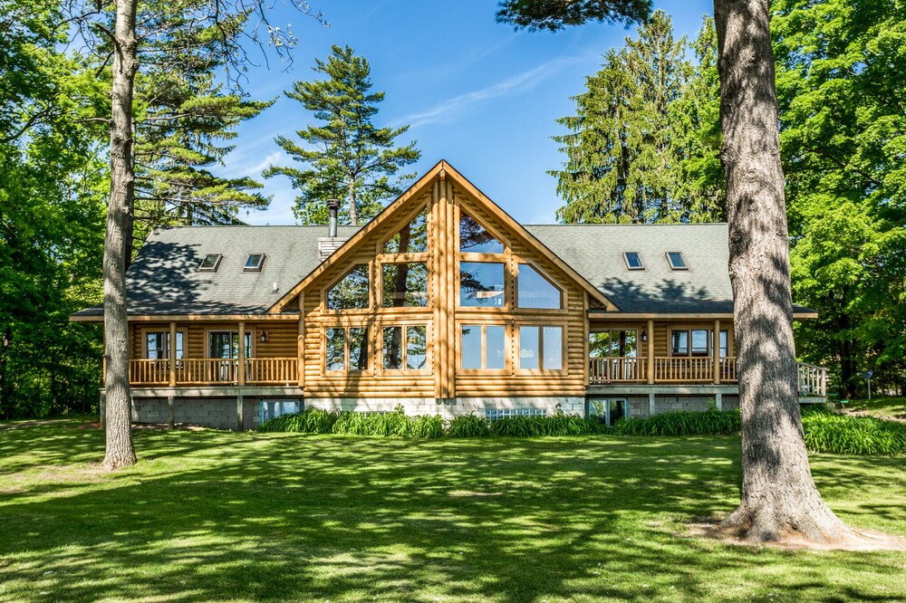 Lexington - Lake Huron - Large Log Home - Sandy Beach/Sunrise