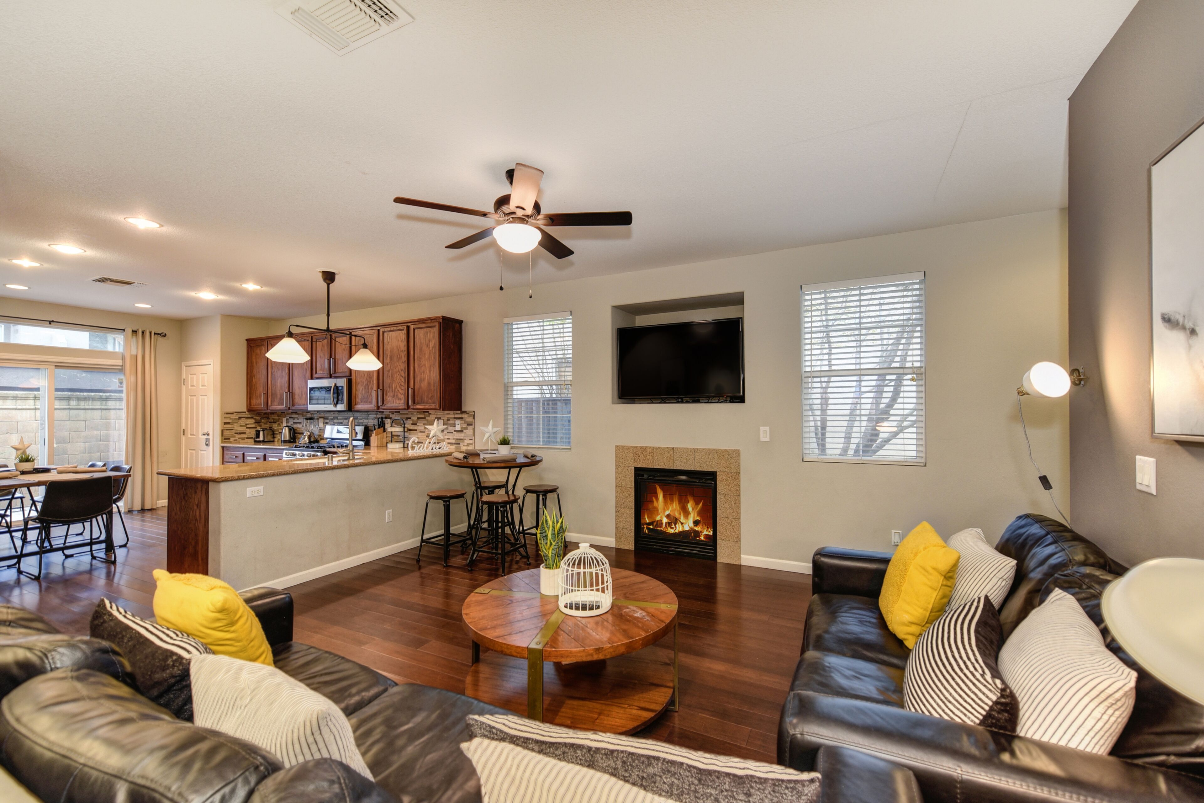 Dragon House Next to Downtown Old Town, Airport Sleep Train Arena Parks Hospital