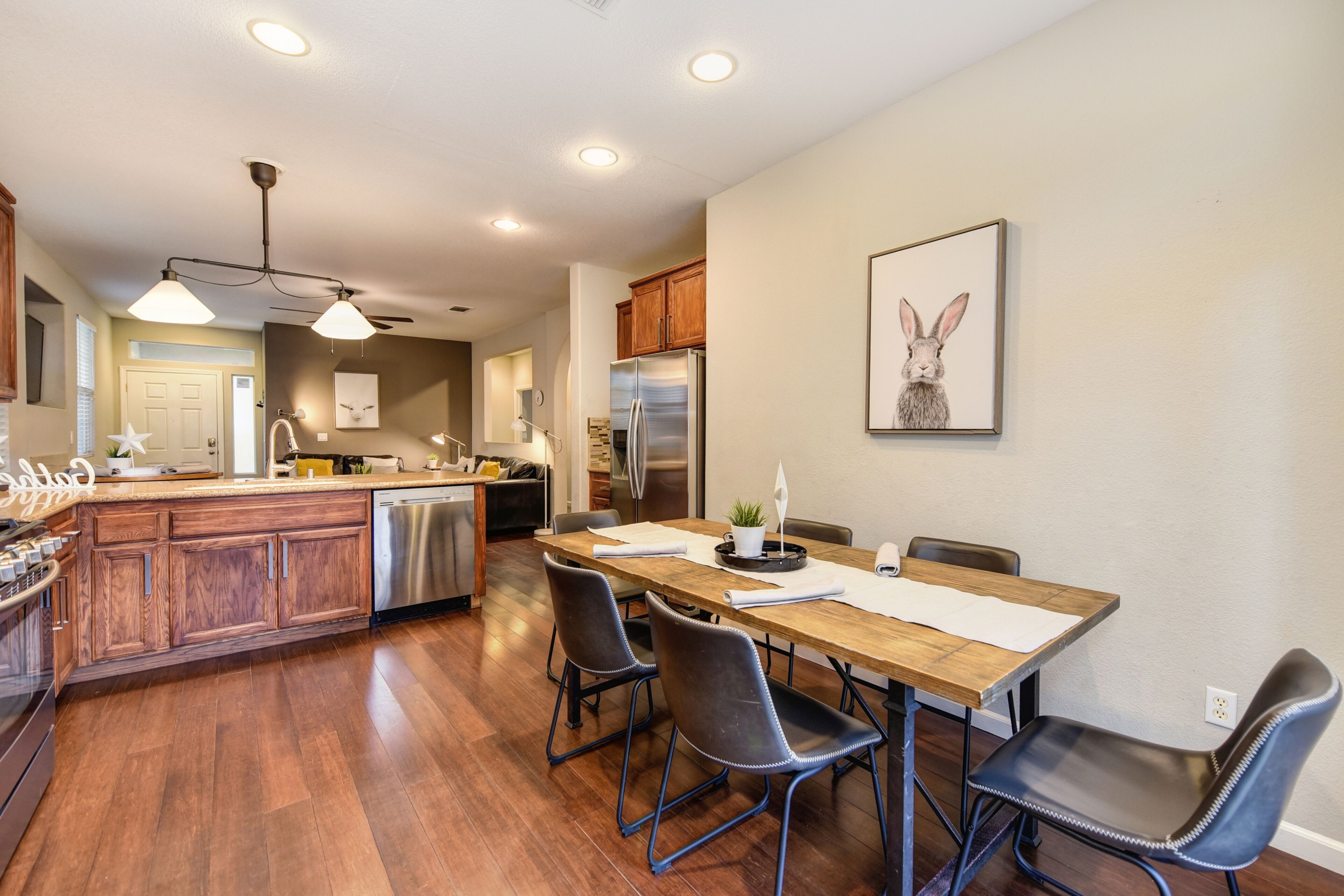 Dragon House Next to Downtown Old Town, Airport Sleep Train Arena Parks Hospital