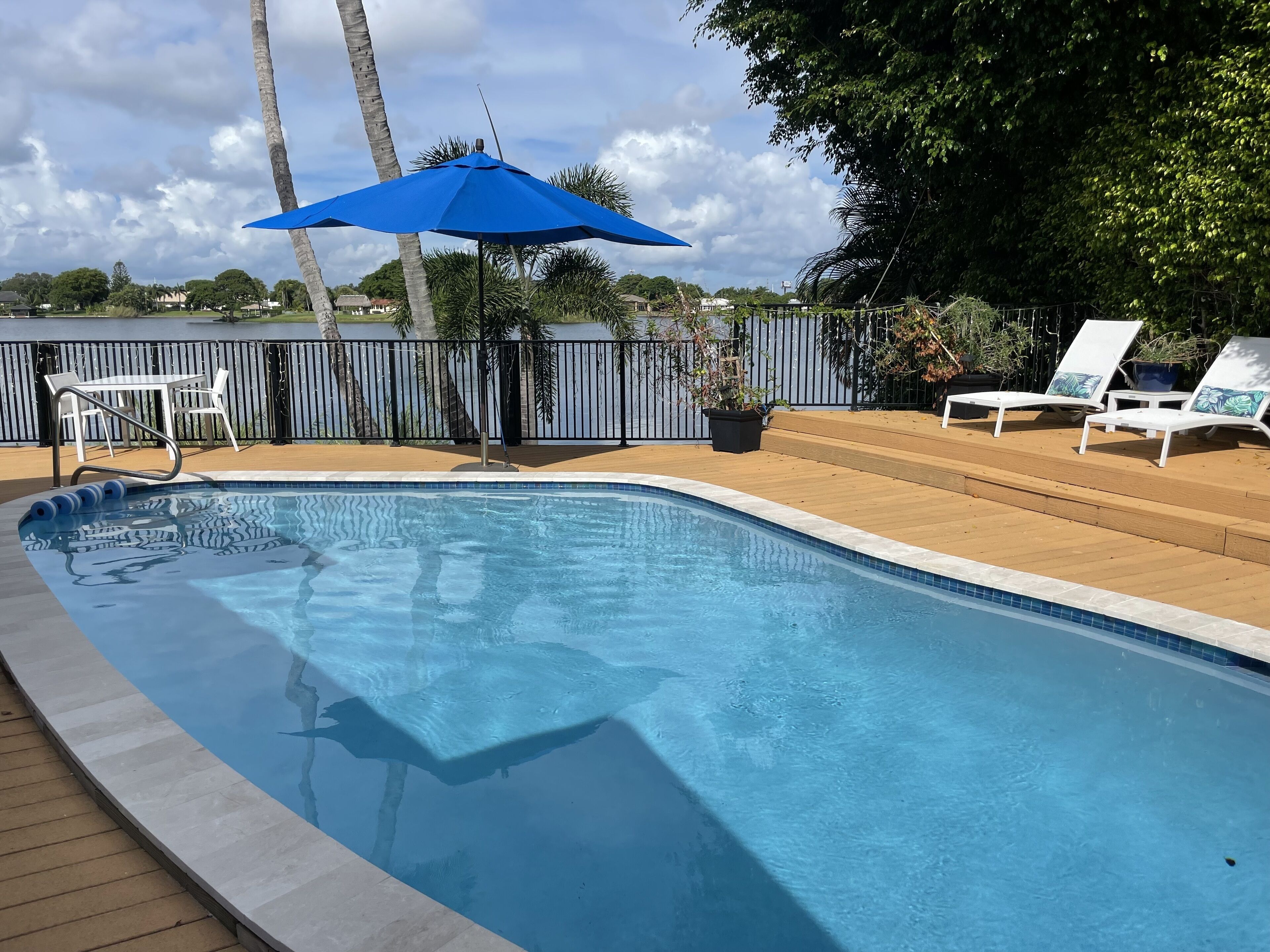 Sunsets-WOW-Special rent-1/4 -2/20 Htd-pool, lakefront-pets-8min to dwntn/ beach