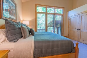 3 bedrooms, iron/ironing board, WiFi, bed sheets - 3Bed 3Bath, Private Hot Tub, 5 Minute Walk to Main Street, Town Ski Lift & More! (Park City)