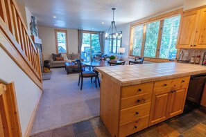 Interior - 3Bed 3Bath, Private Hot Tub, 5 Minute Walk to Main Street, Town Ski Lift & More! (Park City)