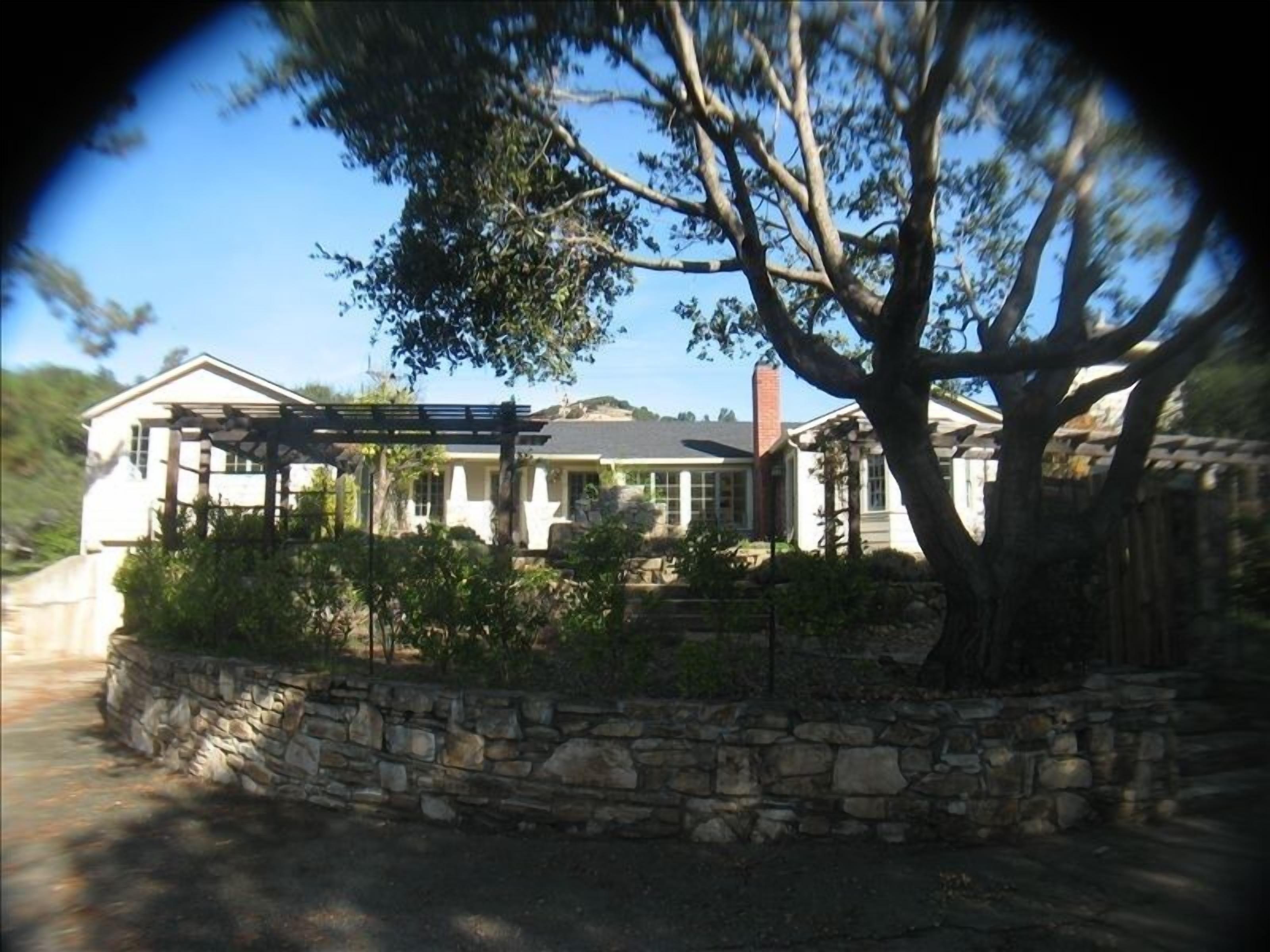 Craftsman within easy walk to 26 wine tasting rooms, restaurants and shops!