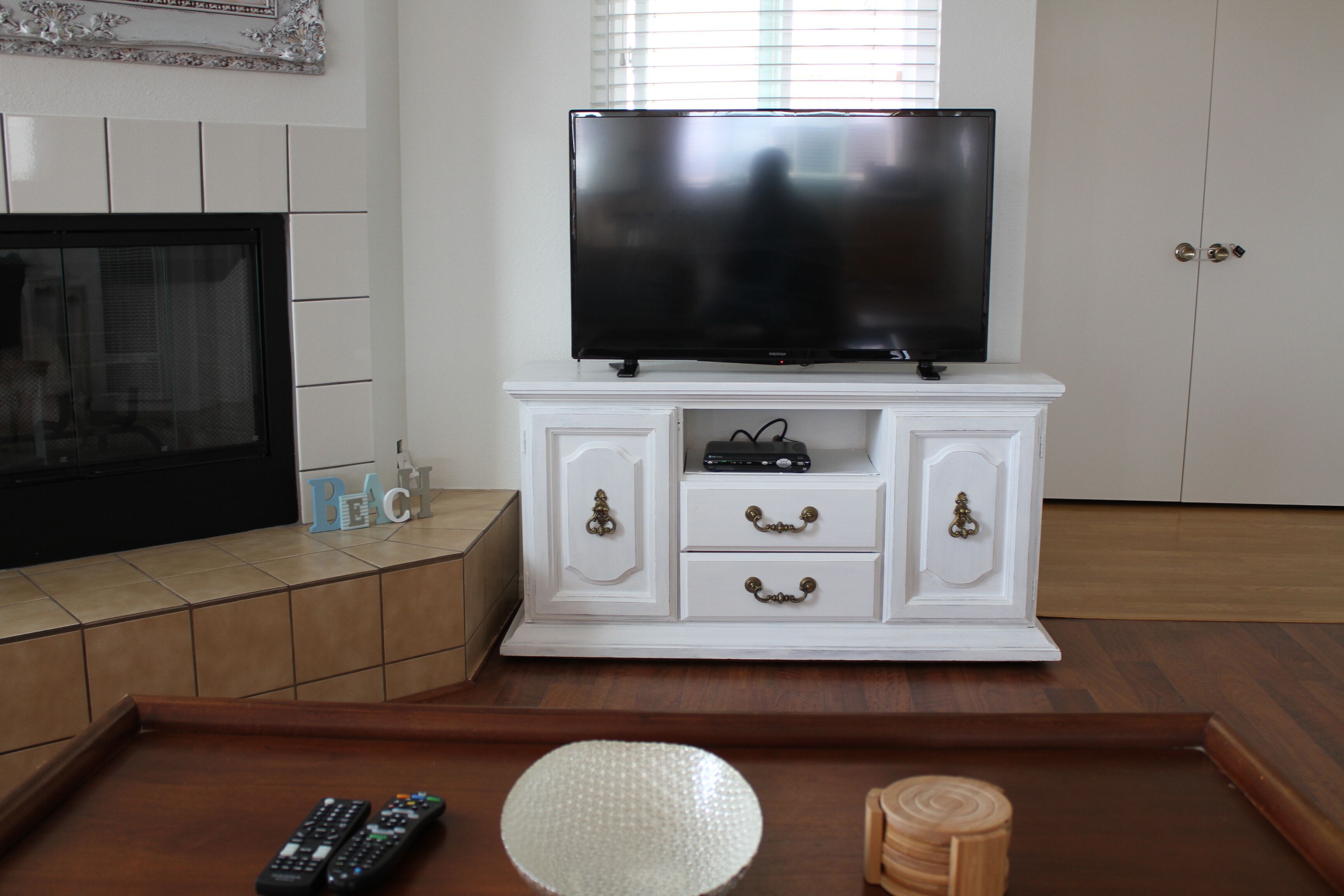 LOCATION AND VALUE! 3 Bed, 2 Bath, 2 Parking Spots, Top Level with Water Views