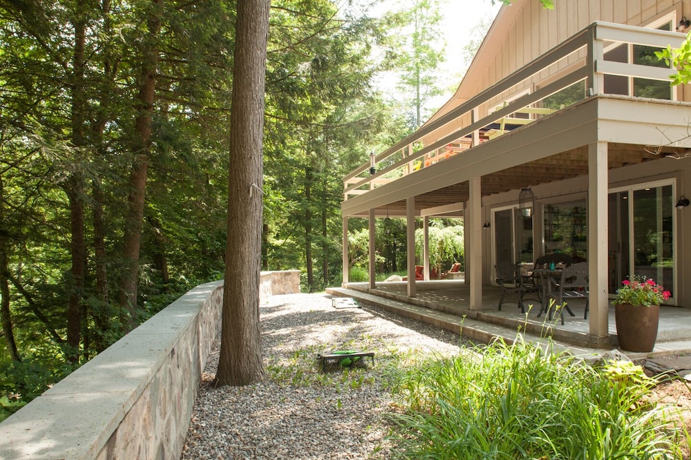 Two Rooms with En-Suite in Quiet Woodland