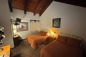 4 camere, una scrivania, ferro/asse da stiro, Wi-Fi gratuito