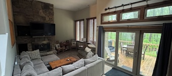 Sopii suurille ryhmille! Yksityinen poreallas, Wi-Fi ja kuljetuspalvelu