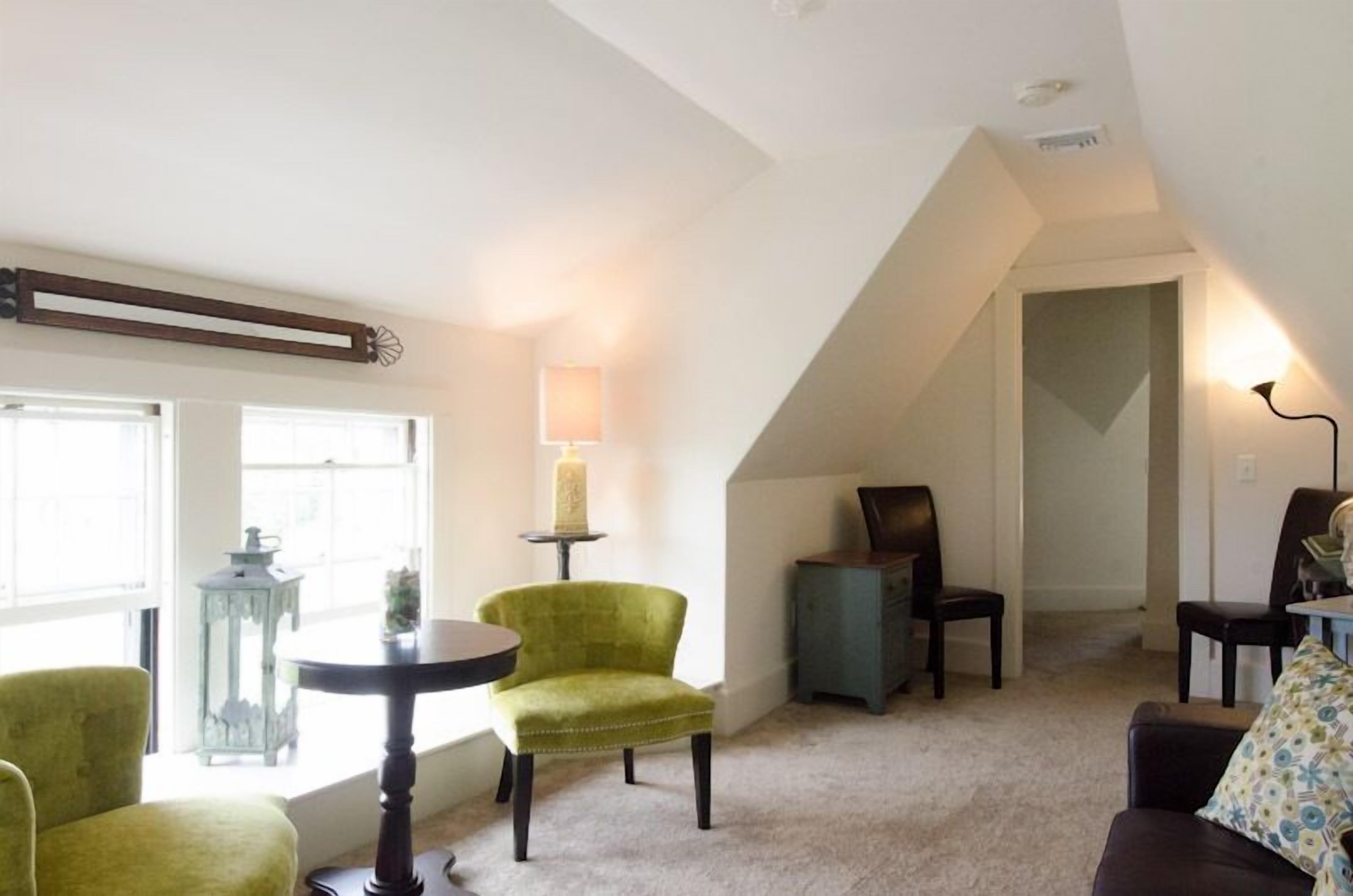 Newport - Exclusive Renfrew Park Beach House Waterview Apartment, Central A/C