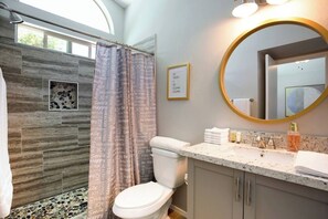 Combined shower/tub, hair dryer, towels - The "Pool Cottage" Upgraded Home FREE Heated Pool (Phoenix)