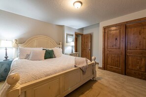 6 bedrooms, iron/ironing board, travel cot, free WiFi