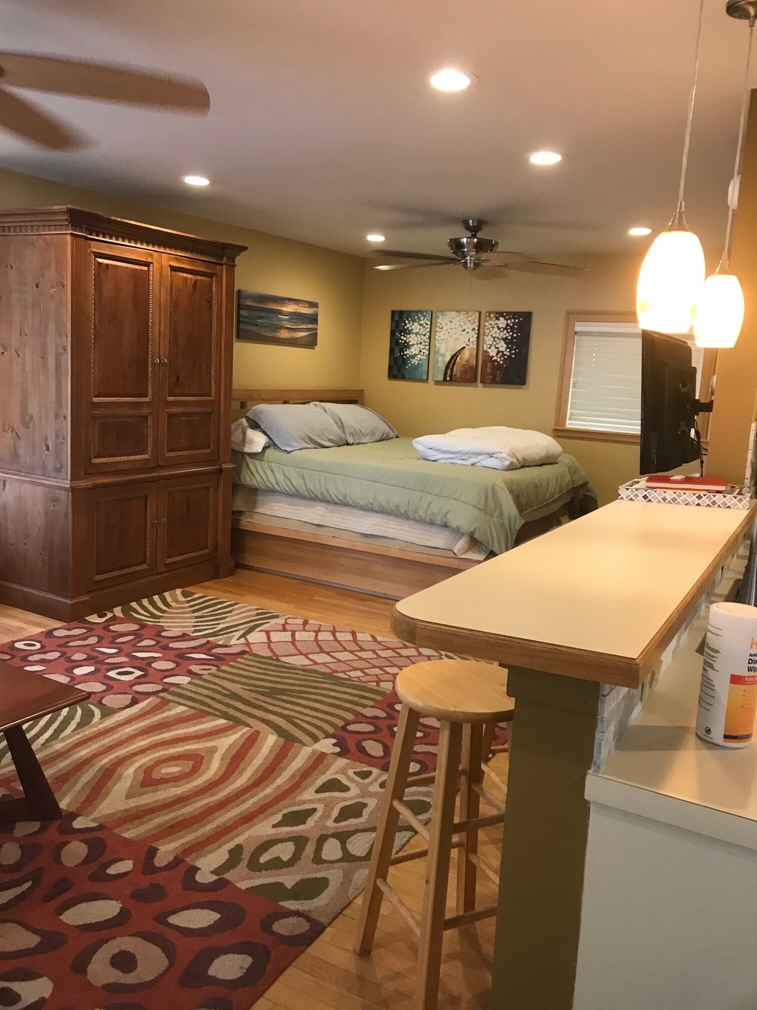 180' Views of the bluff, Main Street, and a bit of the Harbor!!!