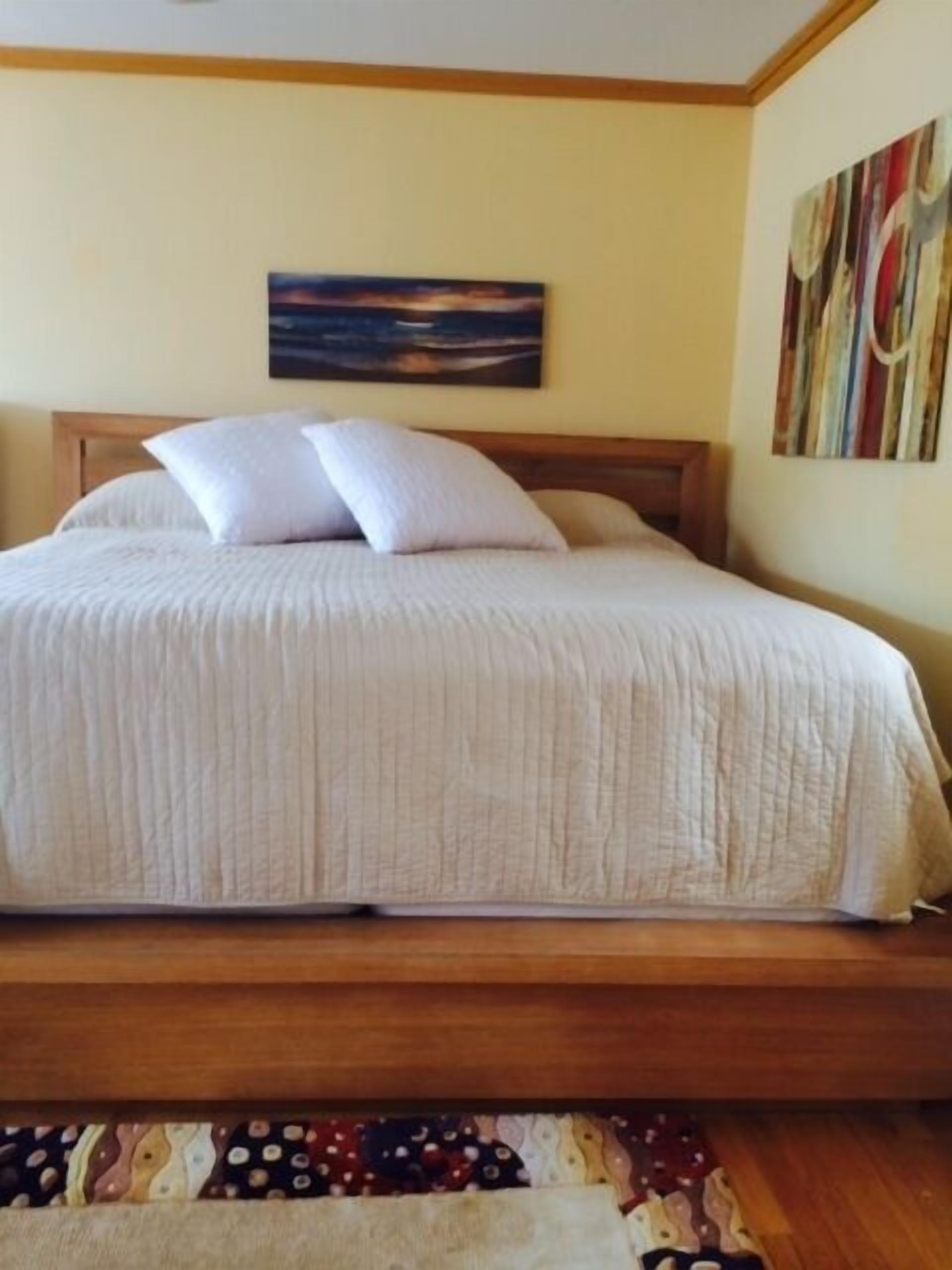 180' Views of the bluff, Main Street, and a bit of the Harbor!!!