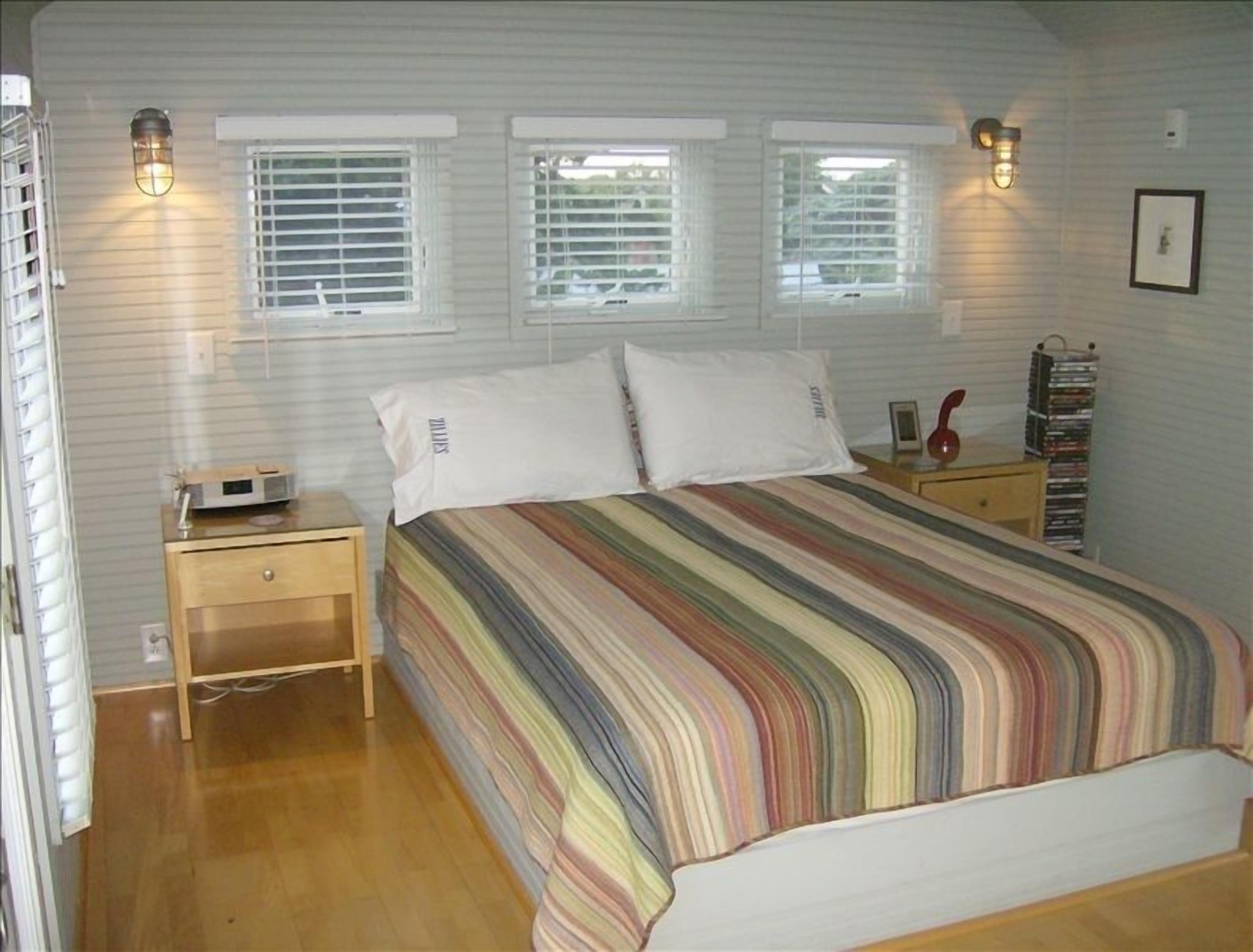 Unique, Romantic, Cozy, Island Cottage on #1 Beach in America