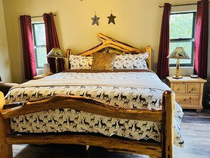 3 habitaciones, escritorio y tabla de planchar con plancha 