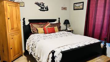 3 bedrooms, desk, iron/ironing board, travel crib