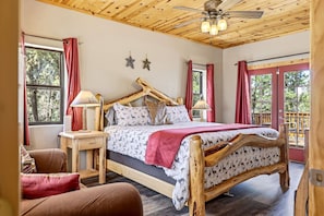 3 bedrooms, desk, iron/ironing board, travel cot - Private Dog Friendly Log Cabin on 2 Acres No Front Neighbors (Lakeside)