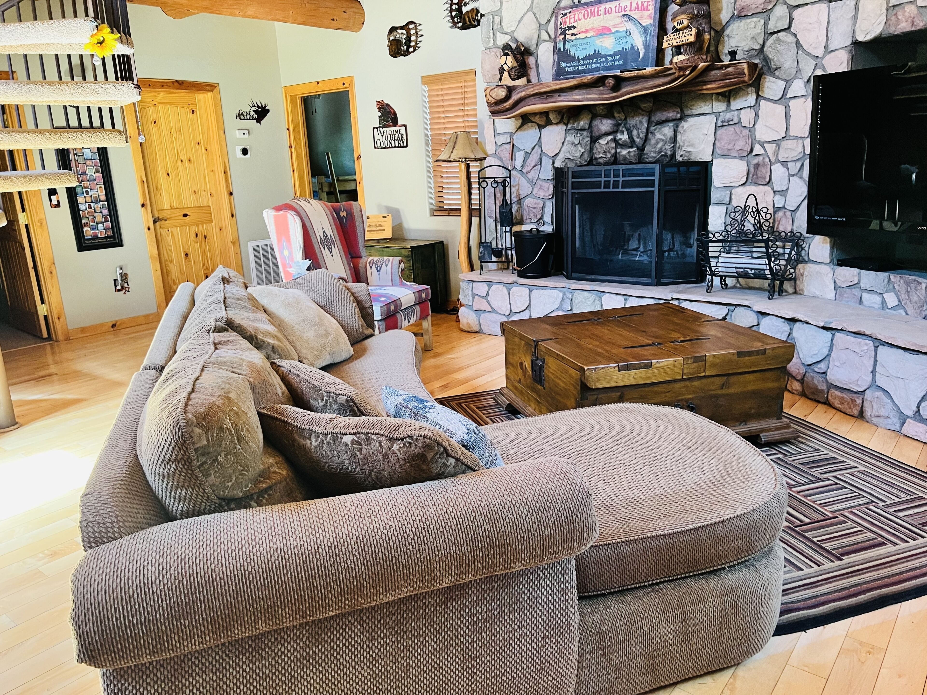 Smart TV, fireplace, video games, DVD player