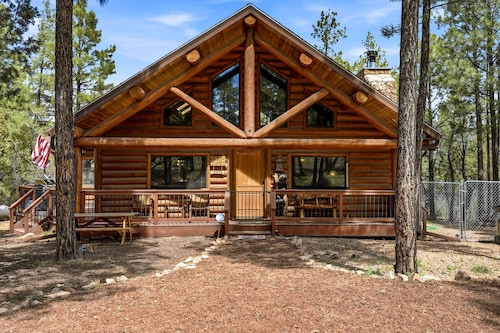 Private Dog Friendly Log Cabin on 2 Acres No Front Neighbors