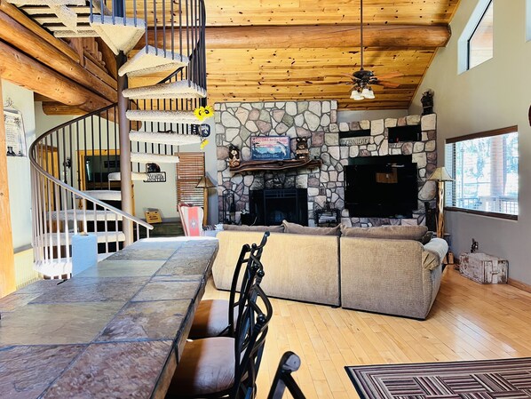 Smart TV, chimenea, videojuegos y reproductor de DVD 