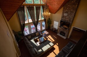 TV, peis, DVD-spiller og fotballspill