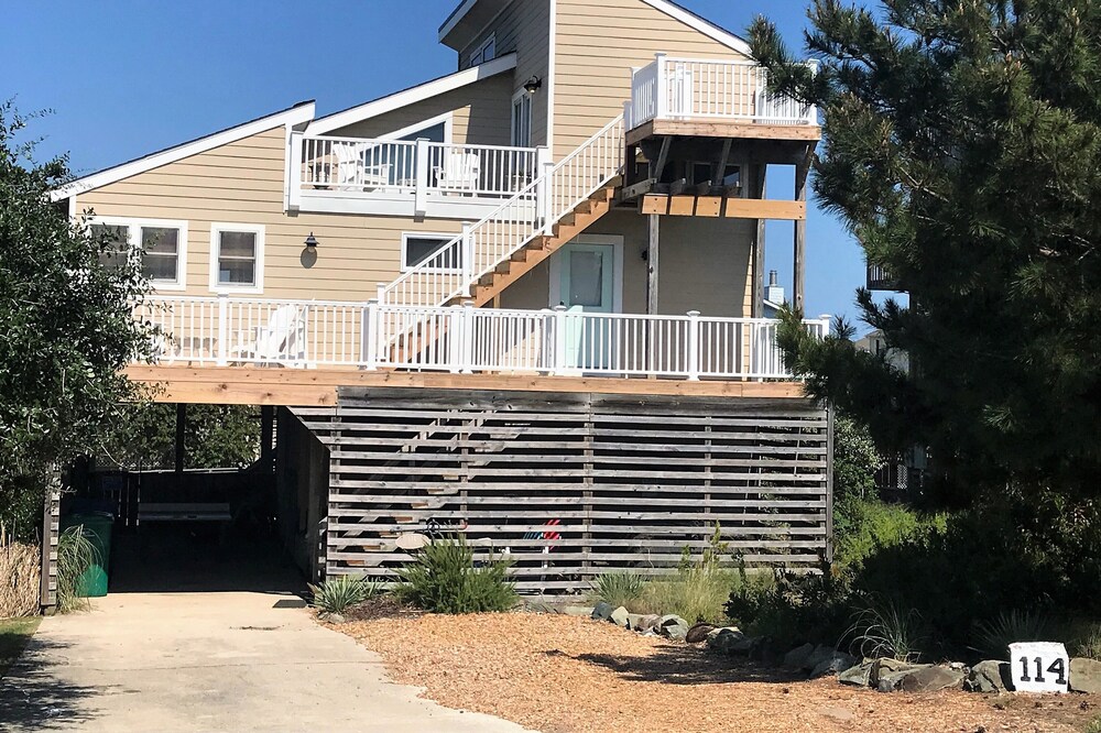 Coastal Living at its Best. Great Beach and Sound Access