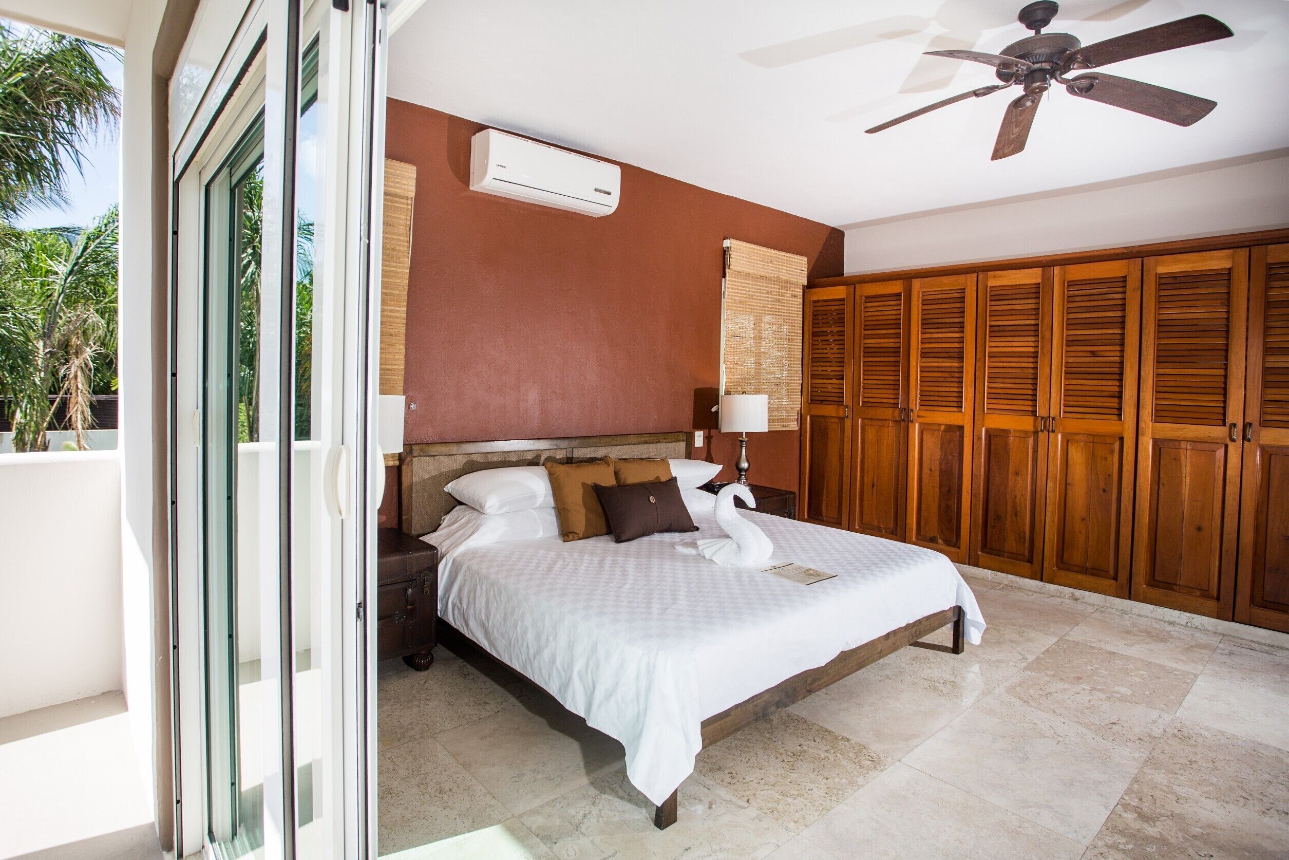 5 chambres, fer et planche à repasser, Wi-Fi, draps fournis