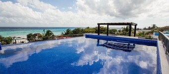 Luxury Villa Steps to Beach, 5th Ave & Concierge Avail! Beach access 70 meters! 