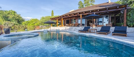 AuĂenpool, Infinity-Pool