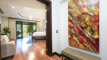 5 bedrooms, in-room safe, desk, iron/ironing board