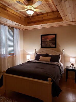 5 bedrooms, desk, iron/ironing board, WiFi