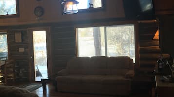 Smart TV, fireplace, DVD player