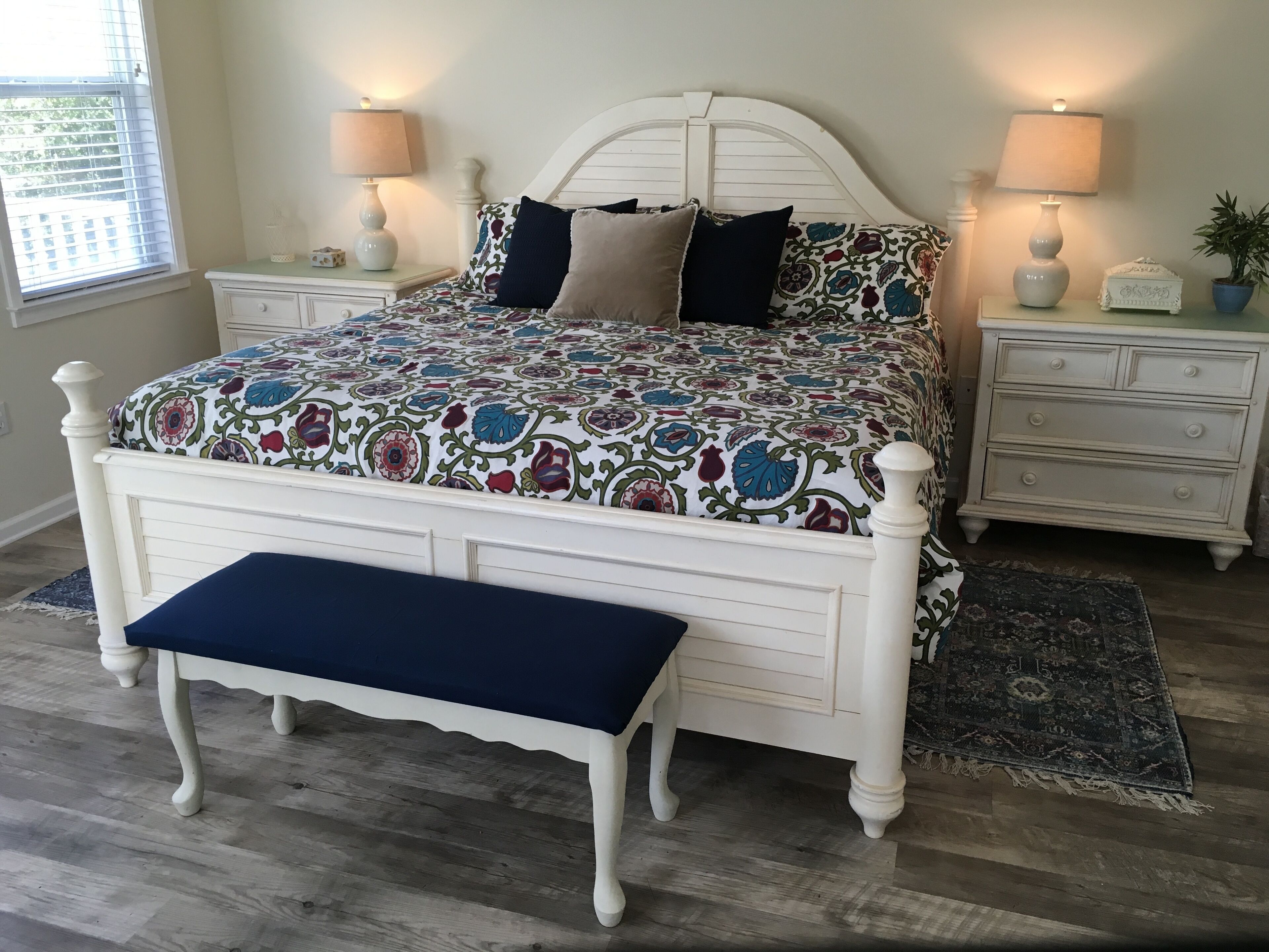 BEAUTIFUL SEA VIEWS! TWO MINUTES TO BEACH! IMMACULATE AND SPACIOUS!