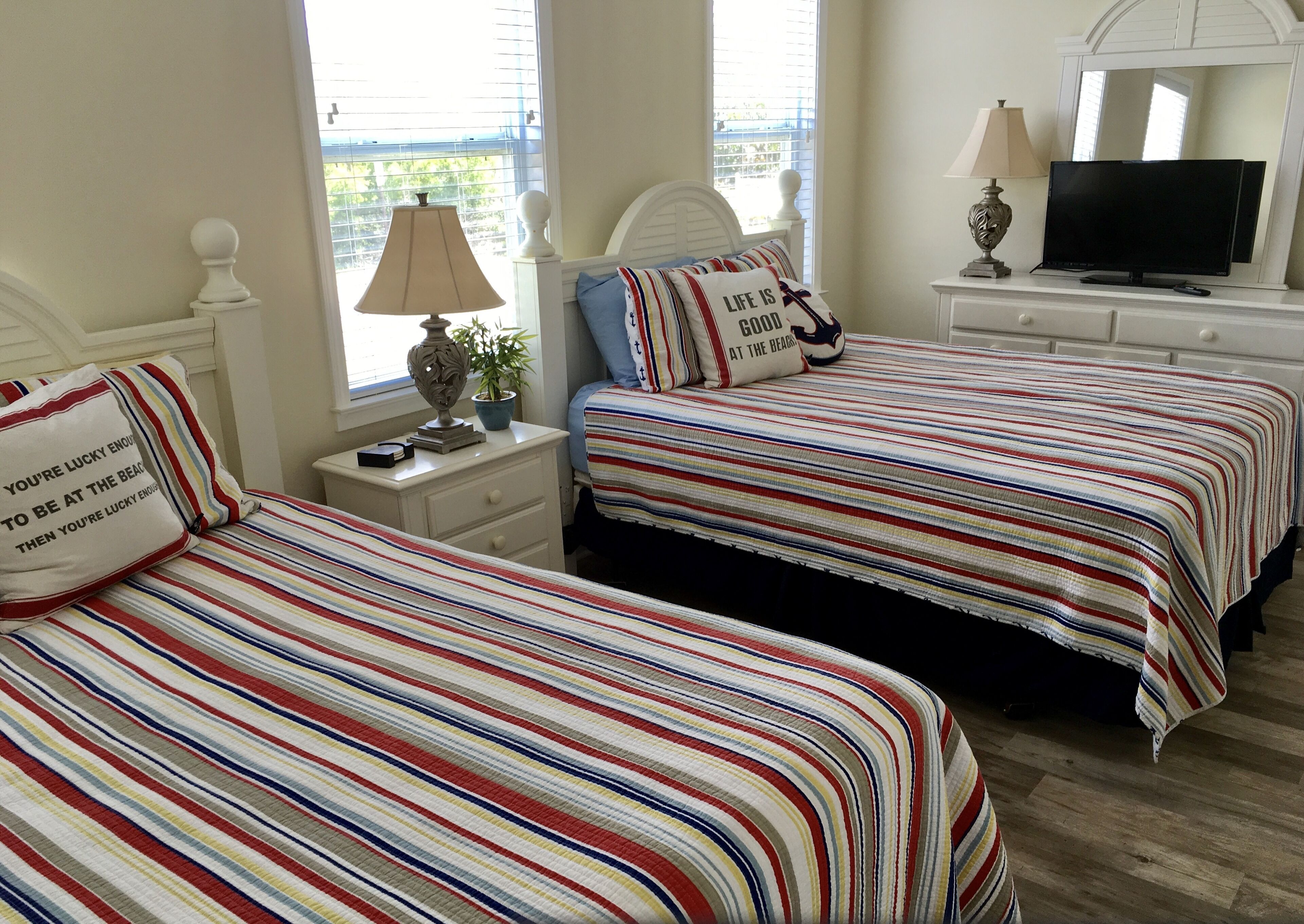 BEAUTIFUL SEA VIEWS! TWO MINUTES TO BEACH! IMMACULATE AND SPACIOUS!