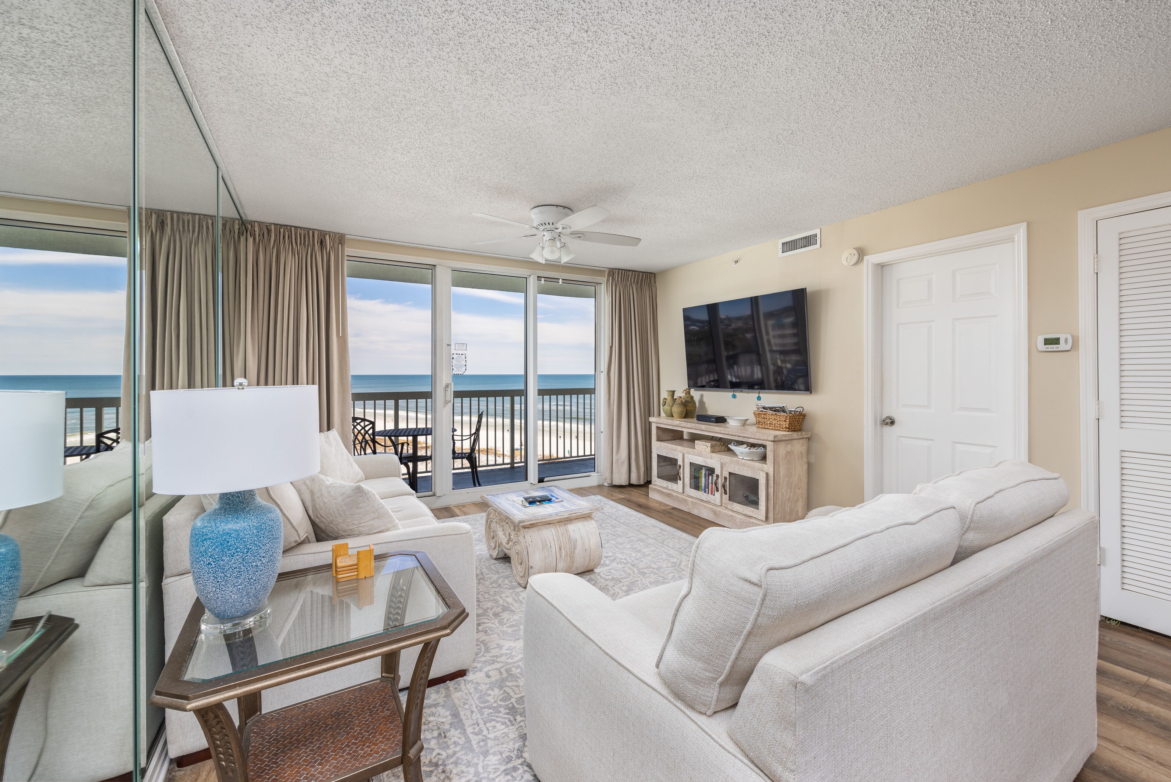 Beachfront Ocean View - Featured on HGTV "Beachfront Bargain Hunters" 9th Floor