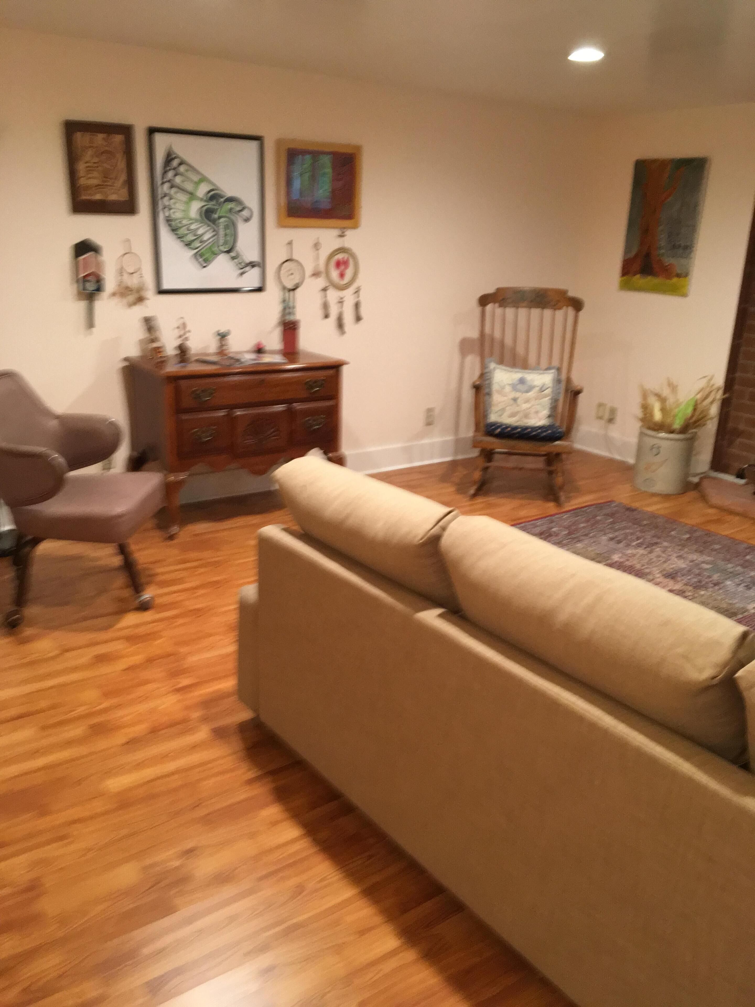 Spacious Apartment in Trendy Ballard Tudor