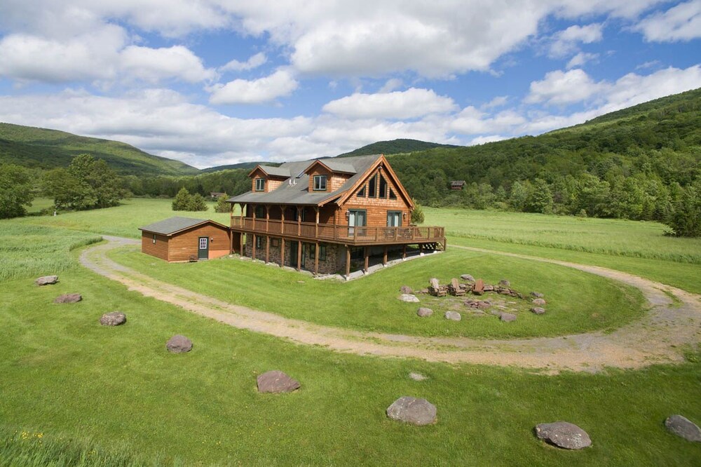Luxury Log With Spectacular Views, Fire Pit, Clawfoot Tub In The Master