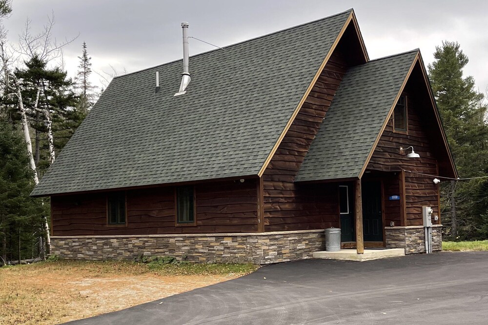 Pet-Friendly Home in a Quiet Neighborhood Near Sugarloaf Mountain
