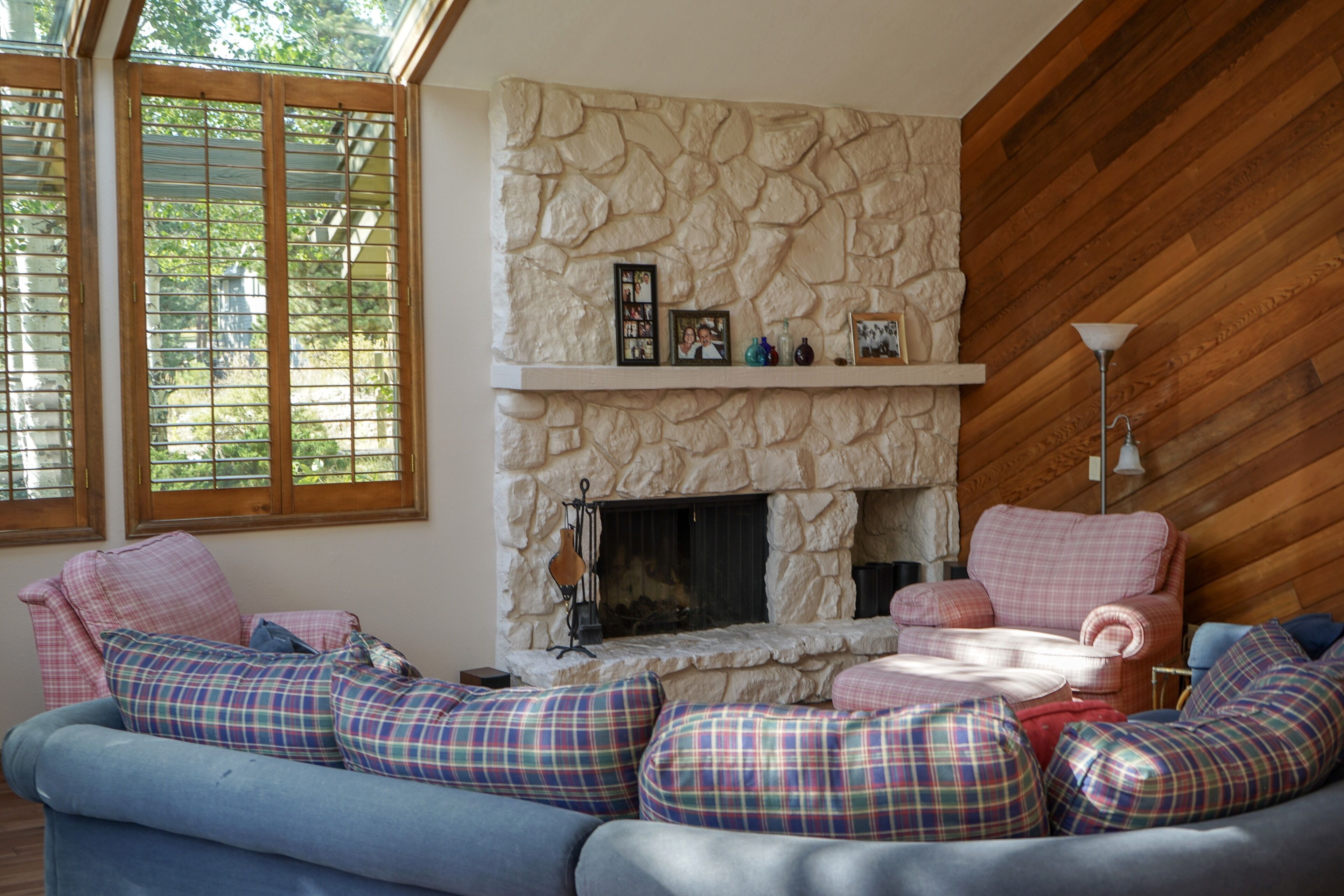 Spacious 4 bedroom family mountain home.