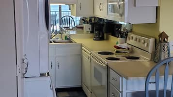 KĂŒhlschrank, Mikrowelle, Ofen, Herdplatte