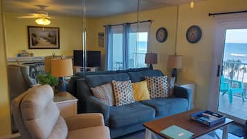 Fernseher, DVD-Player, Stereoanlage