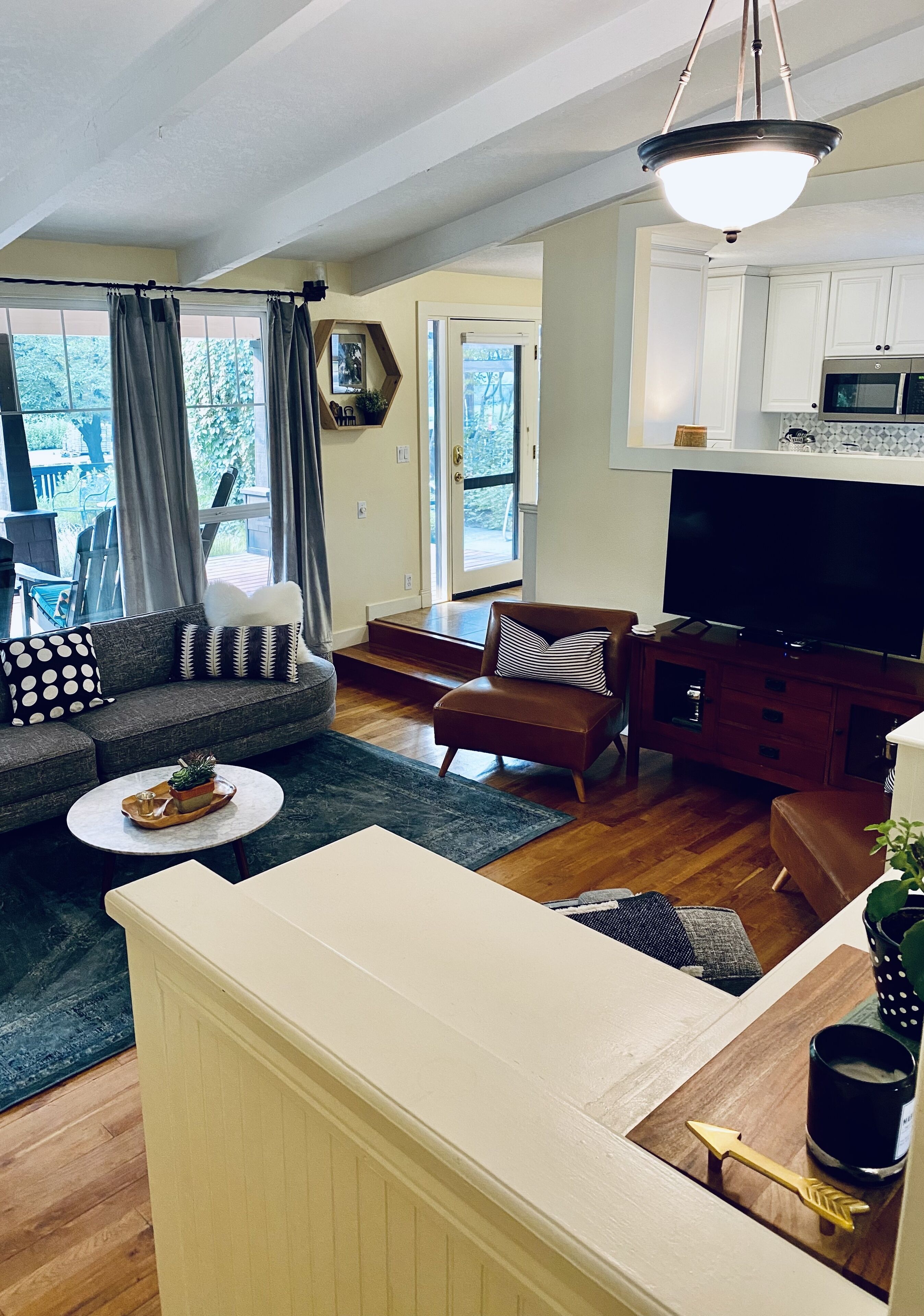 Charming Bungalow, Location, Location, Location!