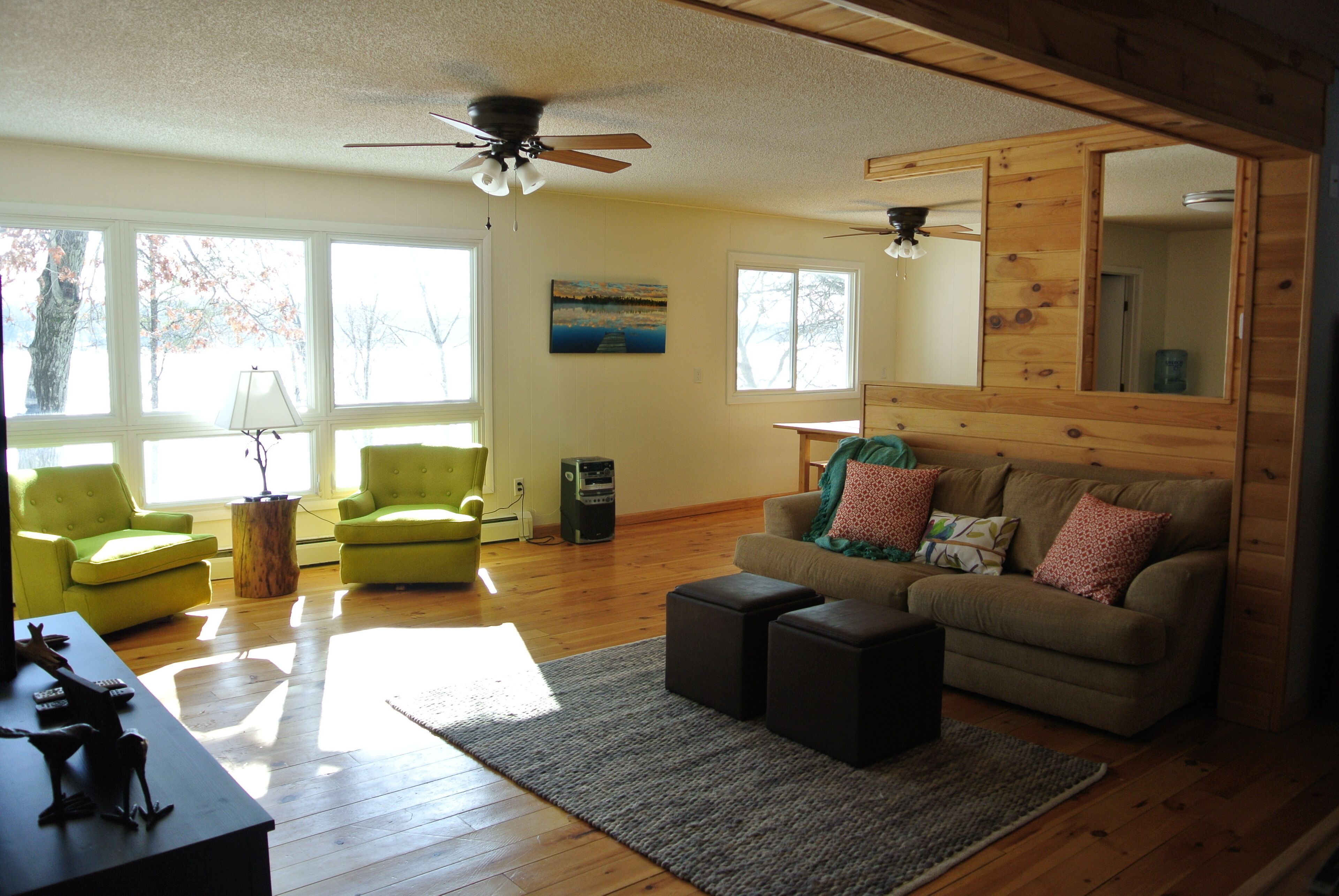 Spacious All-Season Lakefront Cabin On Pristine Des Moines Lake, Sleeps 20