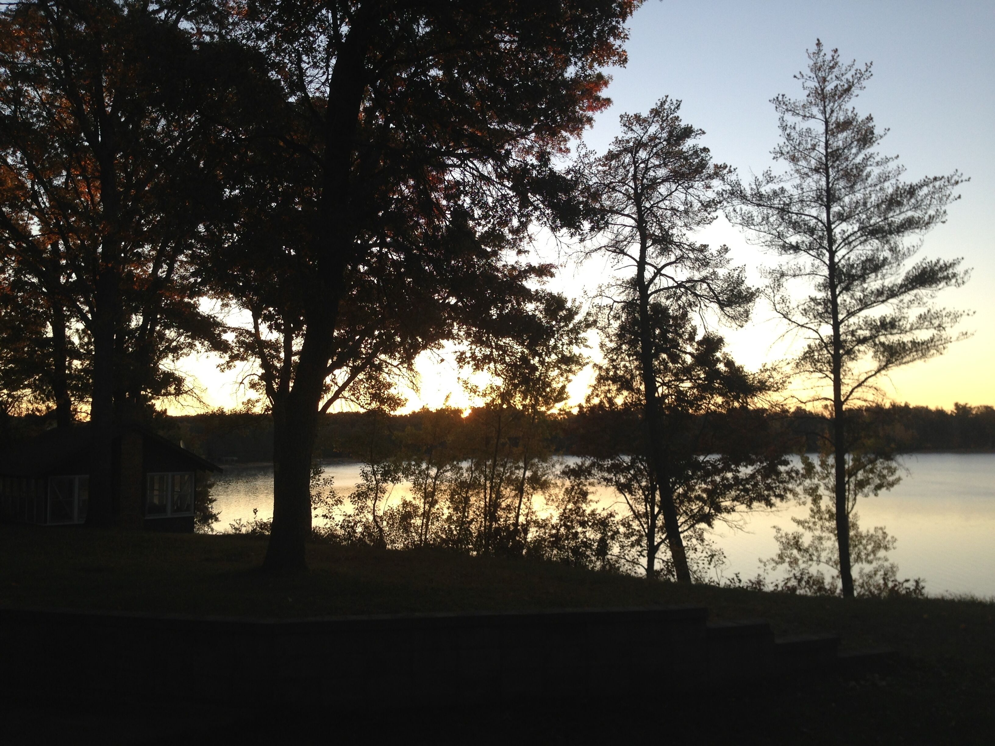 Spacious All-Season Lakefront Cabin On Pristine Des Moines Lake, Sleeps 20